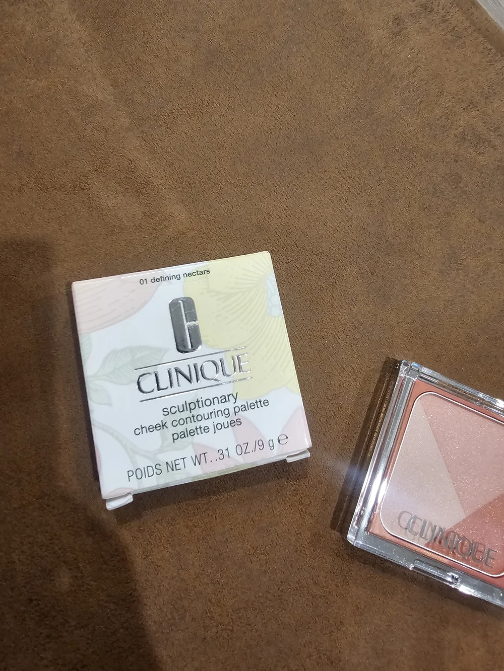Clinique Peach and Light Pink Radiant Bronzer & Contour Compact
